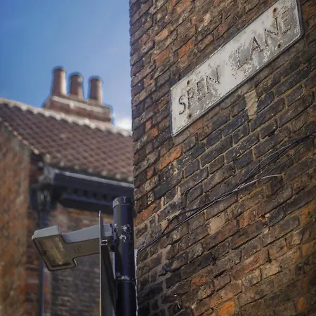 Coach House Loft * 요크